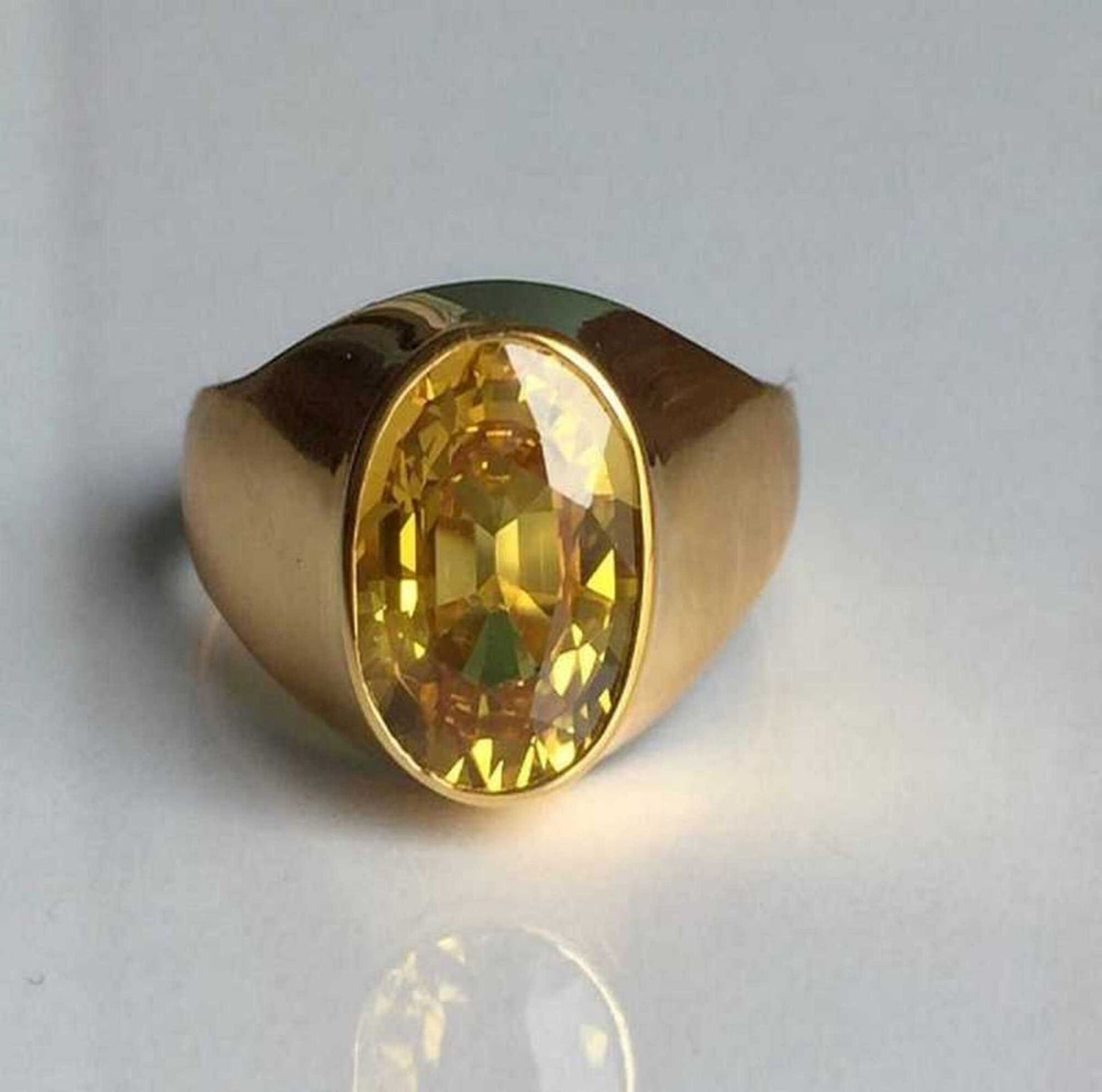 Pukhraj Stone Or Yellow Sapphire Gemstone: How to identify real and fake  topaz? Know why this gemstone is worn - असली और नकली पुखराज की कैसे करें  पहचान? जानिए क्यों धारण किया