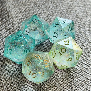 Will-o&#39;-the-wisp/ Liquid Core Dnd Sharp Edge Dice D20/ Teal and Glitter