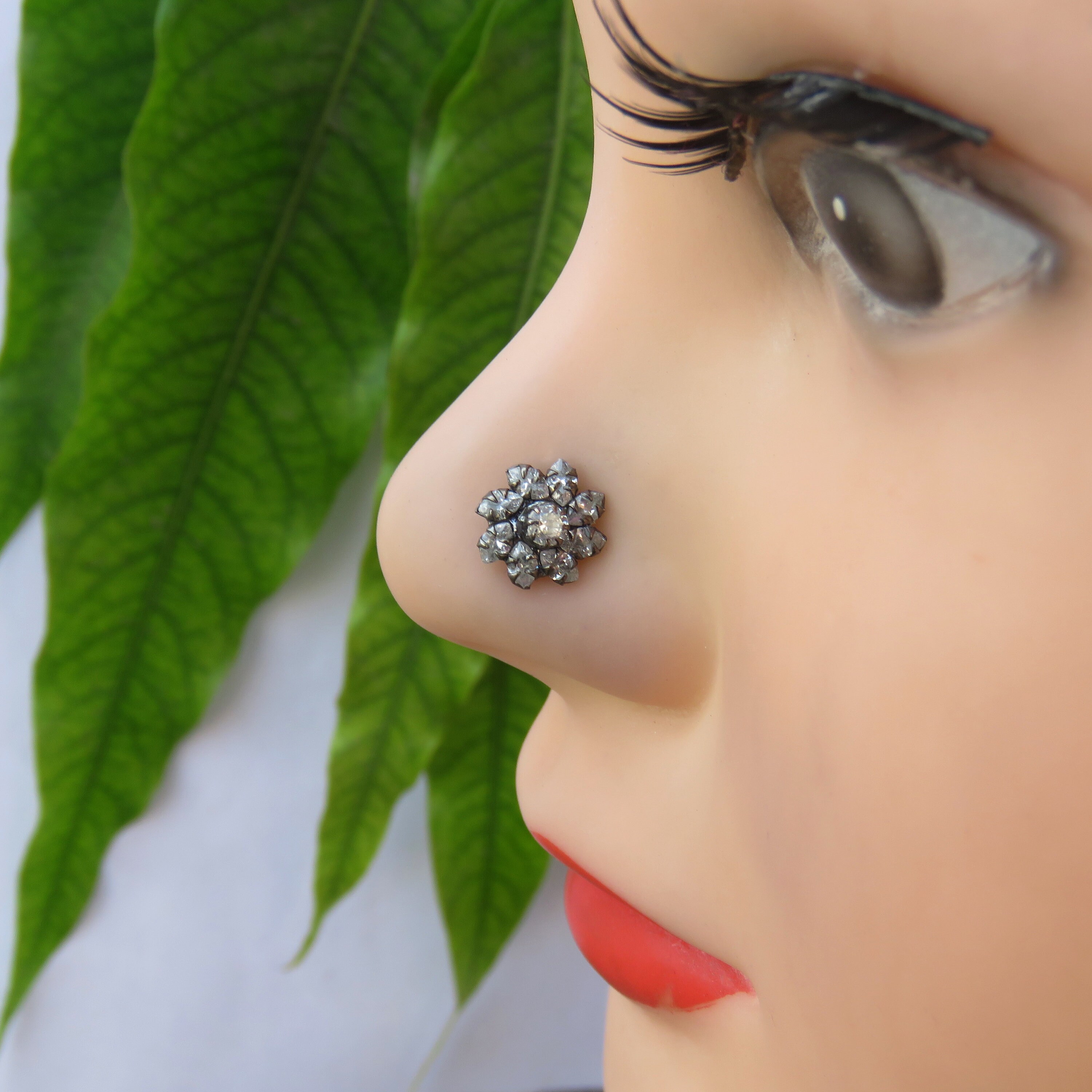 Get the Perfect Black Diamond Nose Pins | GLAMIRA.in