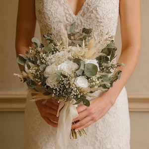 Ramo de novia de flores secas, eucalipto bohemio, rosa blanca y hierba de la Pampa. Ramo de dama de honor bohemio.