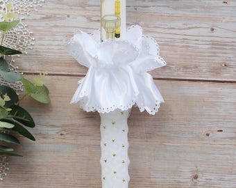 Vela de Primera Comunión de 41 cm x 3 cm con cinta decorativa.