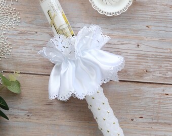 Vela de Primera Comunión de 41 cm x 3 cm con cinta decorativa.