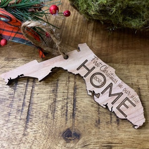 PRIMERA NAVIDAD en nuestro nuevo adorno para el hogar - Florida - Madera de abedul grabada - Made in USA