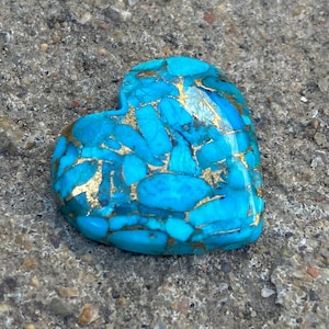 Blue Copper Turquoise Heart Cabochon: Kingman Gemstone image 5