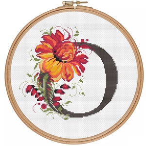 Letra floral O - Patrón de monograma de punto de cruz O - Estilo tradicional popular - Patrón PDF - Gráfico de punto de cruz contado con monograma de flores