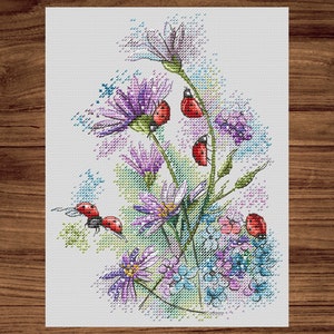 Lieveheersbeestje op een zomerbloemen PDF-kruissteekpatroon - Lieveheersbeestje borduurwerk pdf-grafiek - Lieveheersbeestje geteld pdf-grafiek - Downloadbaar boeket