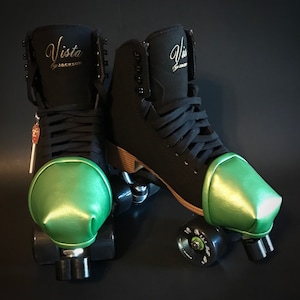 FAST CAP Rollschuh-Zehenschutz. Rollschuhkappen ~ Grüne Perlen aus veganem Leder