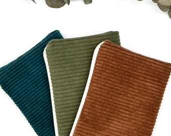 Small corduroy pouch/case in Duck Blue/Olive Green/Brown - With closures