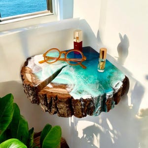 Resin Ocean Corner Shelf – Handmade Floating Oak Shelf with Waves – Functional Wall Art – Coastal Beach Decor – Unique Gift