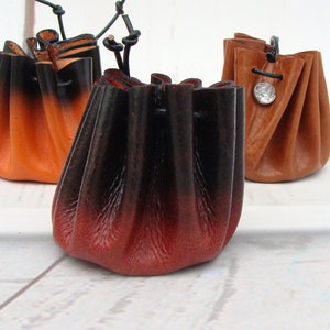 pochettes en cuir faites main / pochette à bijoux / pochette à cordon en cuir / pochette à monnaie / porte-monnaie / mini pochette en cuir / pochette en cuir marron