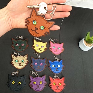 Leren kattensleutelhanger: speels kattenliefhebbercadeau