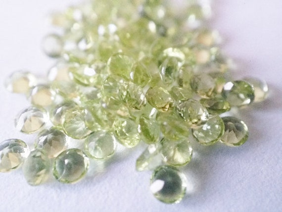 Péridots bruts de belle qualité, lot de 5 = 5,00 g. gemmes