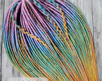 Rainbow Tunna Syntetiska Dreadlocks | Candy Doll Dreadlocks med dubbla ändar