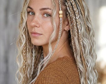 Silverblond lockig mix syntetiska dreadlocks med dubbla ändar | Hippie wild virkade dreadlocks-förlängningar