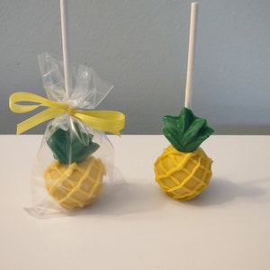 Pineapple vanilla cake pops (1 dozen)