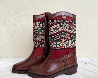 Bohemian kilim boots for women, Moroccan craftsmanship, handmade leather boots and kilim rugs, trendy and unique accessories