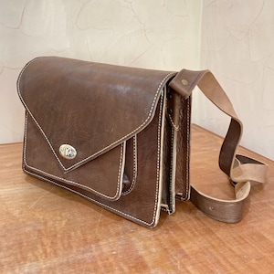 Sac à main en cuir marocain authentique - Conçu et cousu main à Marrakech, teintures naturelles, qualité exceptionnelle