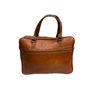 Cartable professionnel entièrement en vrai cuir 100% fait main administratif haut de gamme.