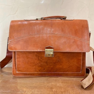 Cartable en Cuir Véritable Artisanale : Élégance et Durabilité pour Professionnels