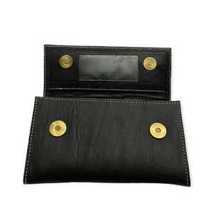 Cartera de mujer de cuero hecha a mano - Artesanía marroquí, compacta, elegante y práctica con bolsillos interiores para tarjetas y monedas.