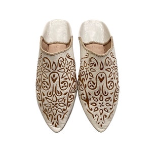 100% handmade women's fashion slipper.