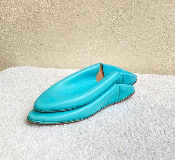 Babouches Royales Turquoise Pointues Cuir Verni Luxe Fait Main