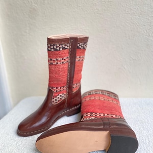 Boheemse kilimlaarzen voor dames, Marokkaans handwerk, handgemaakte leren laarzen en kilimkleden, trendy en unieke accessoires