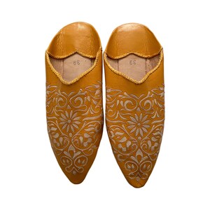 Yellow handcrafted genuine leather fashion slipper.