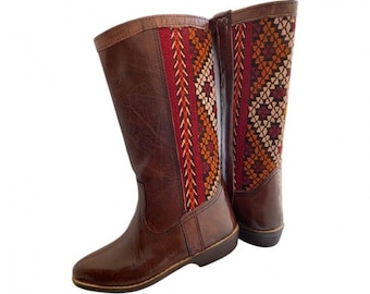 Botas kilim de cuero hechas a mano, botines boho tribales, calzado étnico marroquí, botas alfombra de cuero auténtico