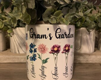 Personalized Grandmas or mothers garden flower pot