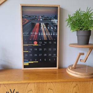 27in Smart Calendar / Smart Wall Display / Photo Viewer image 6