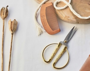 Macramé scissors and comb in set, golden scissors and bamboo comb - the most important tools for macramé makers