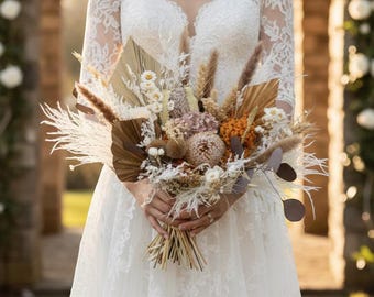Ramo de novia de flores secas neutras: palma bohemia y eucalipto