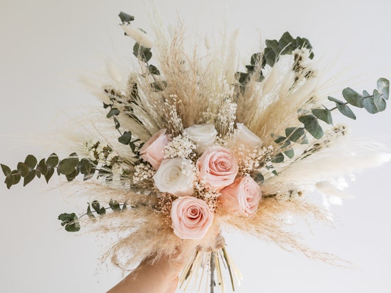 Ramos de flores naturales o preservadas, los más adecuados para cada boda
