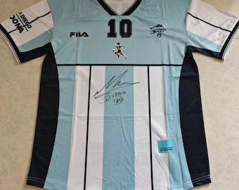 DIEGO MARADONA gesigneerde/gesigneerde Argentijnse verjaardag gesigneerde jersey en bekende ICONS Certificaat van echtheid! Legende!