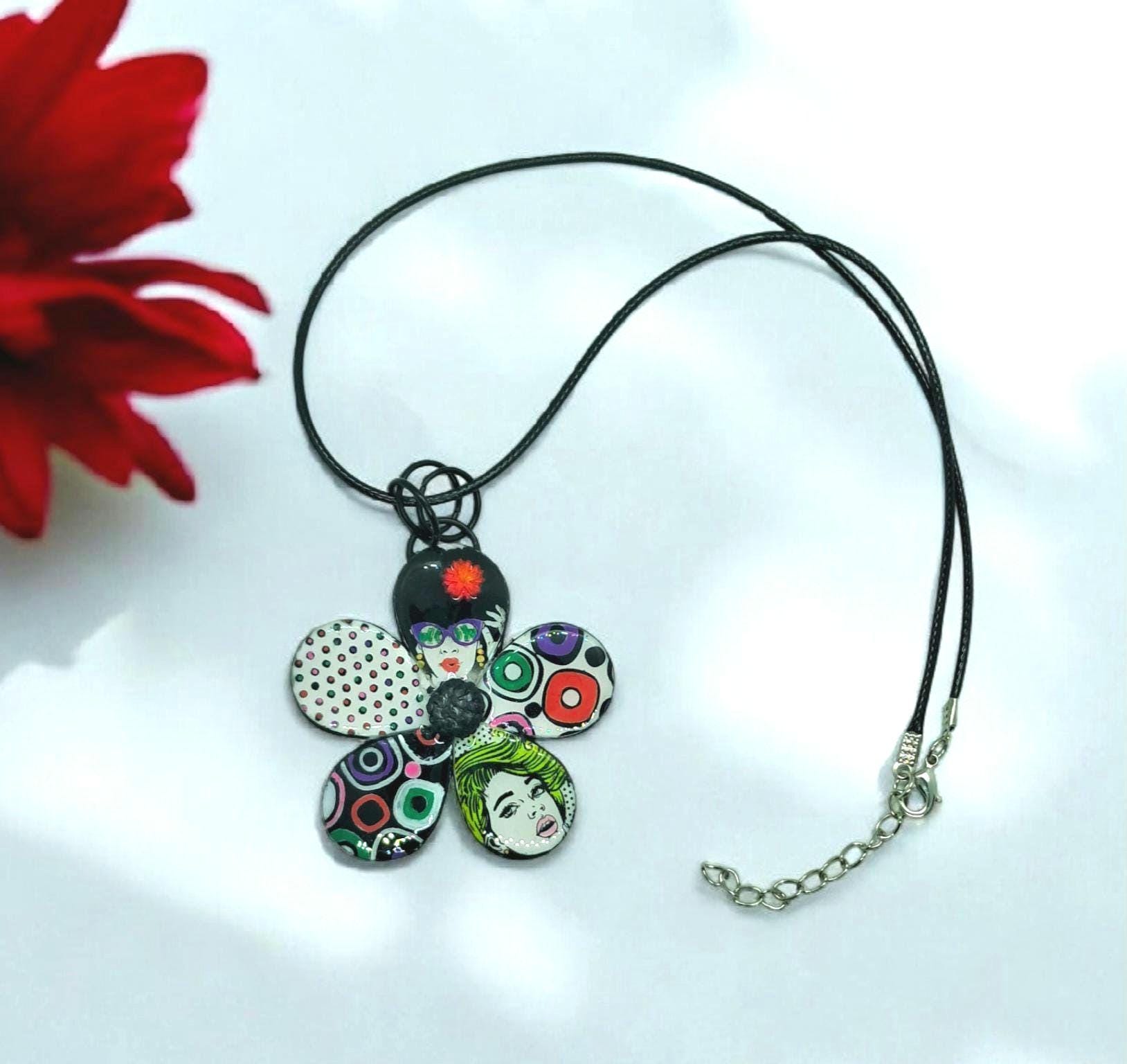 Mary Quant Necklace - Etsy Canada