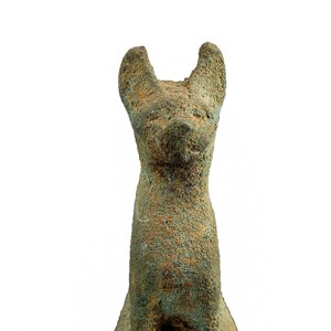 Altägyptische Statue der Bastetkatze aus Bronze-Handgeschnitzter Bastet in ihrer späten Gestalt einer katzenköpfigen Frau, eher als einer Löwin