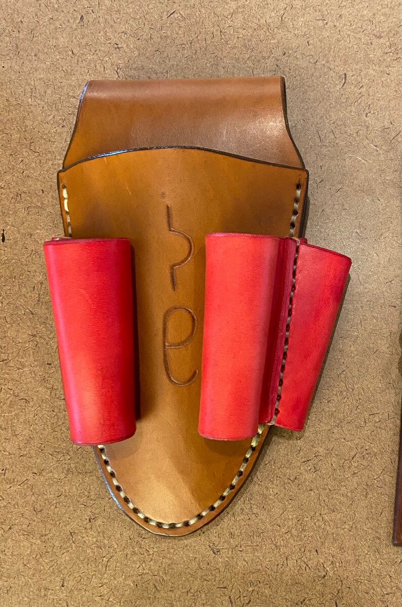 Tool pouch with 3rd screwdriver pocket