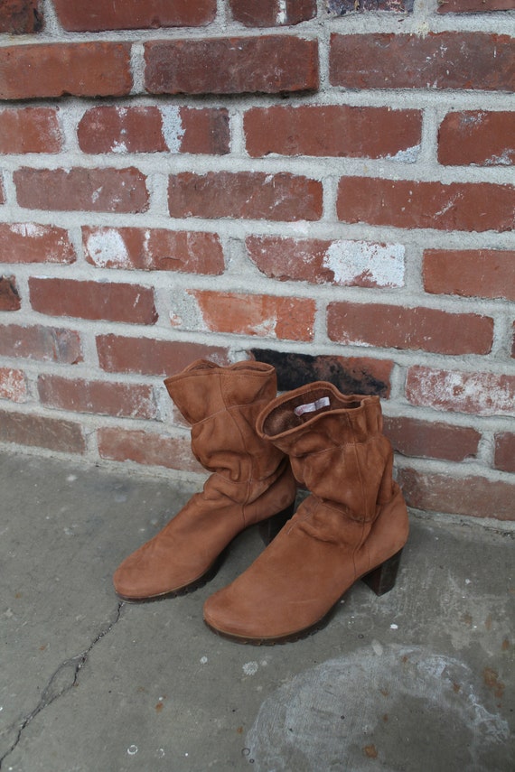 Suede leather gum bottom boots