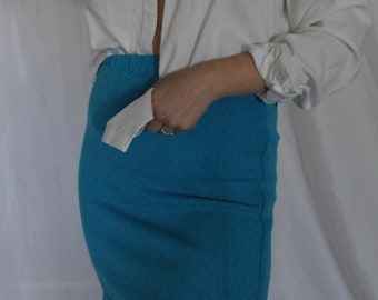 Blue knit skirt