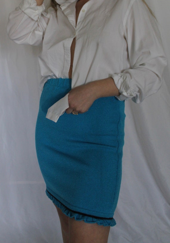 Blue knit skirt