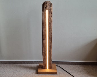 Lampada da terra in legno di quercia con travi a vista rustica
