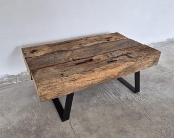 Tavolino rustico realizzato con vecchie travi in legno di quercia
