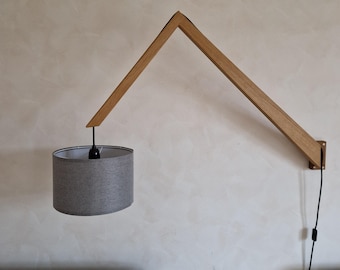 Lampada da parete girevole in rovere