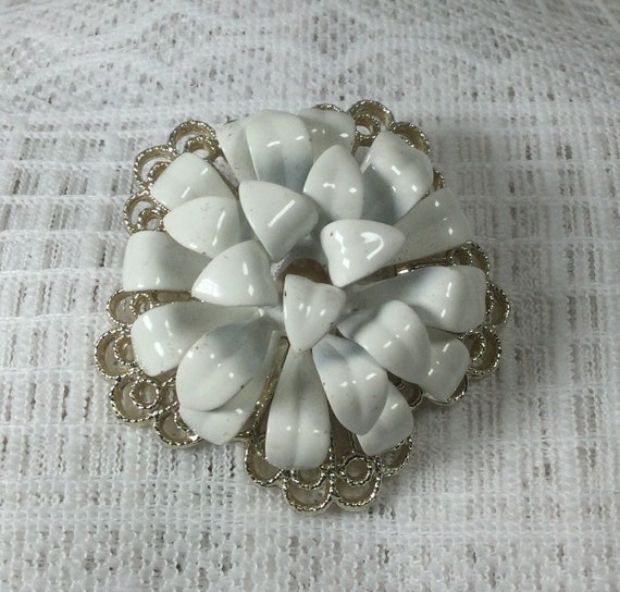 Chrysanthemum Flower Brooch - image 1