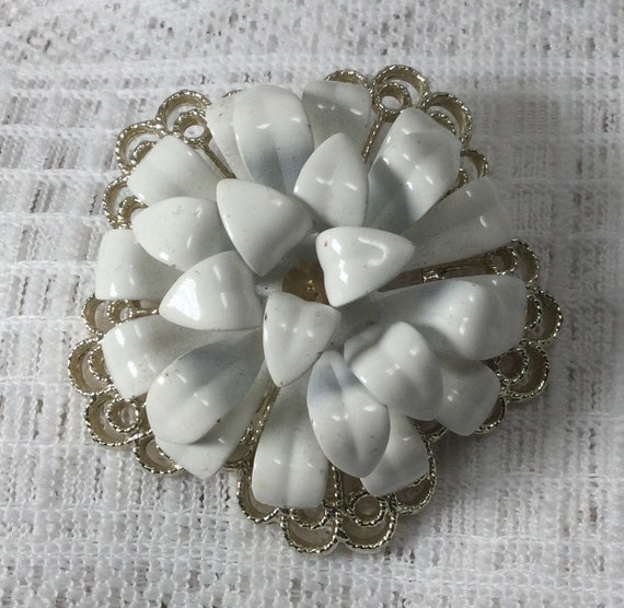 Chrysanthemum Flower Brooch - image 3