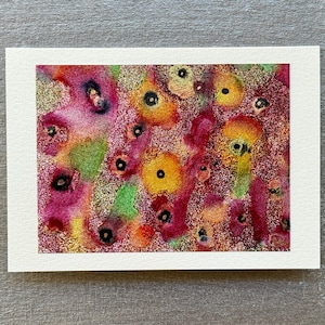 Cartão pintado à mão com flores vermelhas / Arte original montada em papel cartão Delux de 5" x 7" / Floral abstrato / Tintas com álcool em placa metálica / Único