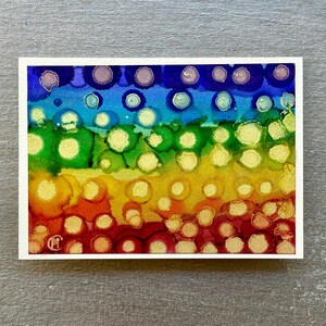 Cartão pintado à mão com arco-íris brilhante / Arte original com tinta a álcool montada em papel cartão Delux de 5" e 7" / Cores vibrantes e brilhantes / Cartão em branco exclusivo
