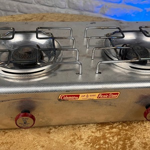 Vintage Coleman Picnic 2 Burner LP Gas Stove in Excellent Condition