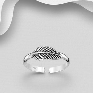 May include: A silver toe ring with a leaf design. The ring is adjustable and has a 925 stamp on the band.
